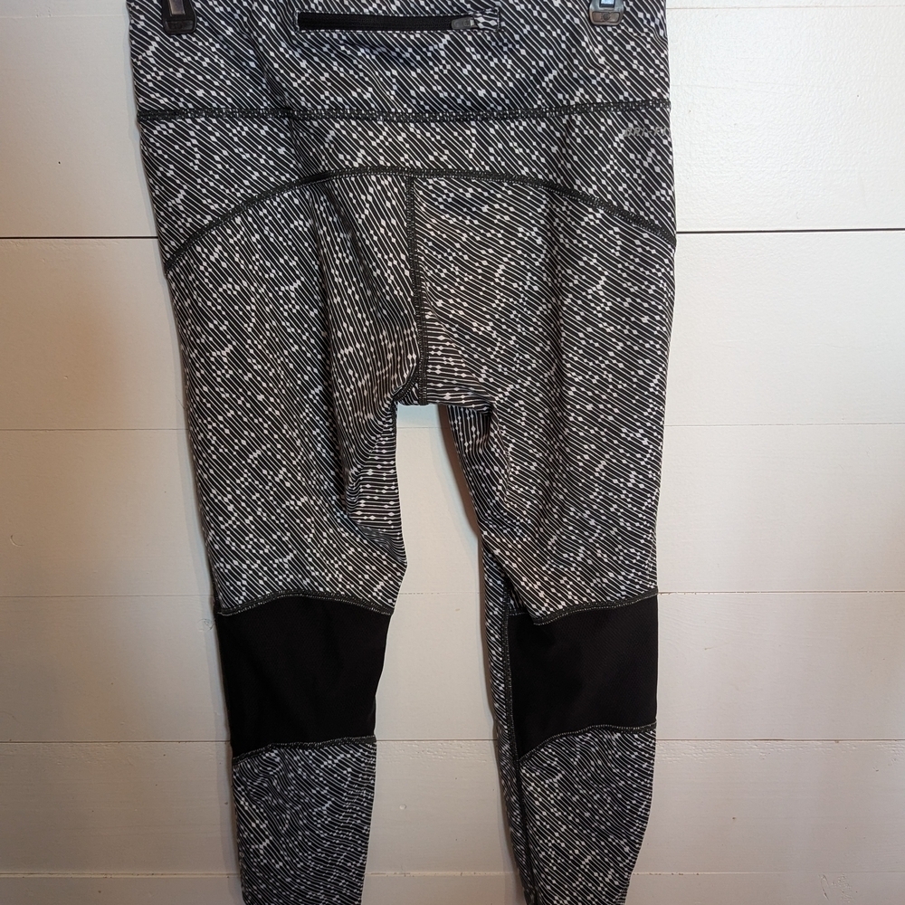Nike Black and White Patterned Leggings - Picture 2 of 5